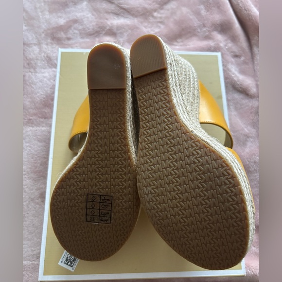 MICHAEL KORS Bradley Mule Sandals Wedge NEW IN BOX ⭐️✨ - Picture 4 of 5